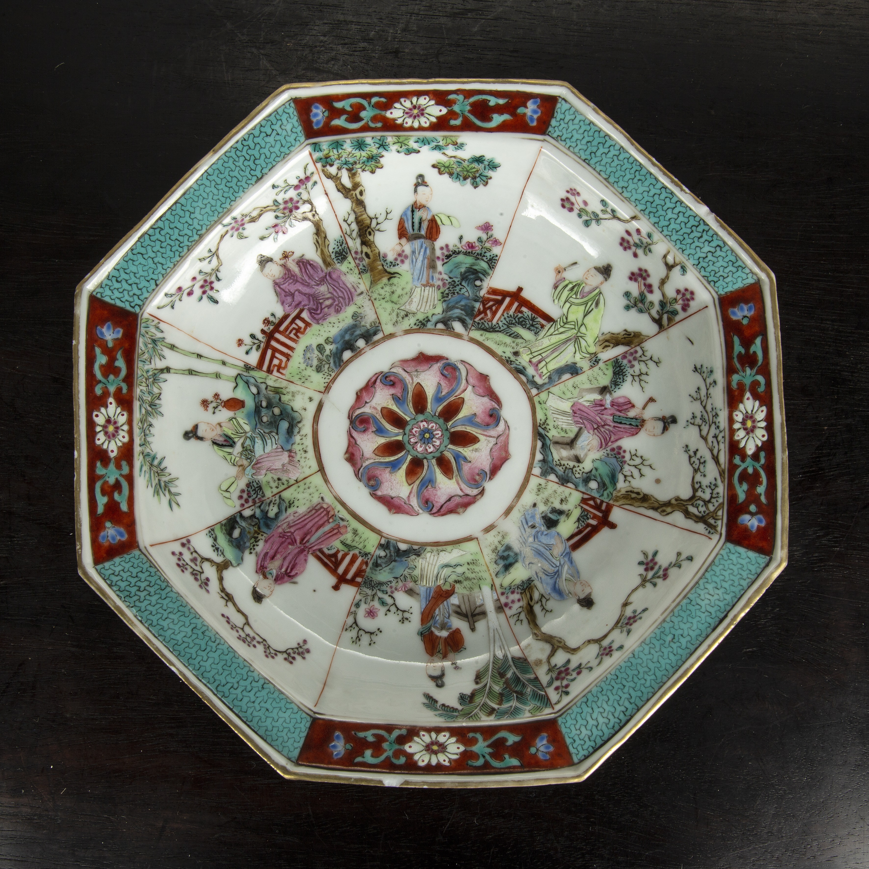 Appraisal: Famille rose octagonal bowlChinese late th Century with enamelled panels