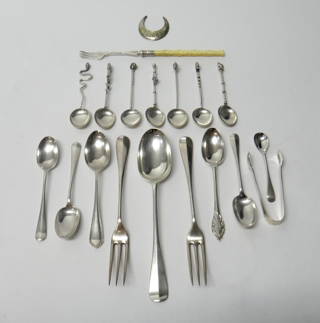 Appraisal: Silver table flatware comprising three rat tail pattern teaspoons with