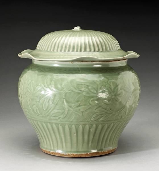 Appraisal: A Longquan celadon jar guan and associated cover Ming Dynasty