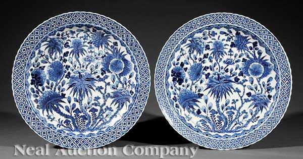 Appraisal: A Pair of Chinese Export Blue and White Porcelain Foliate