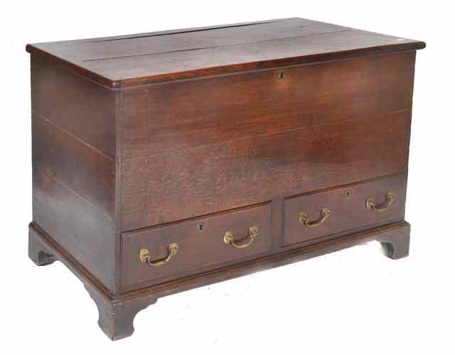 Appraisal: A GEORGIAN OAK MULE CHEST with two drawers beneath and