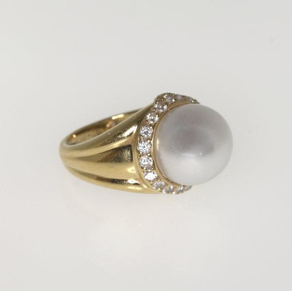 Appraisal: FARAONE South Sea pearl and diamond ring k yg mm