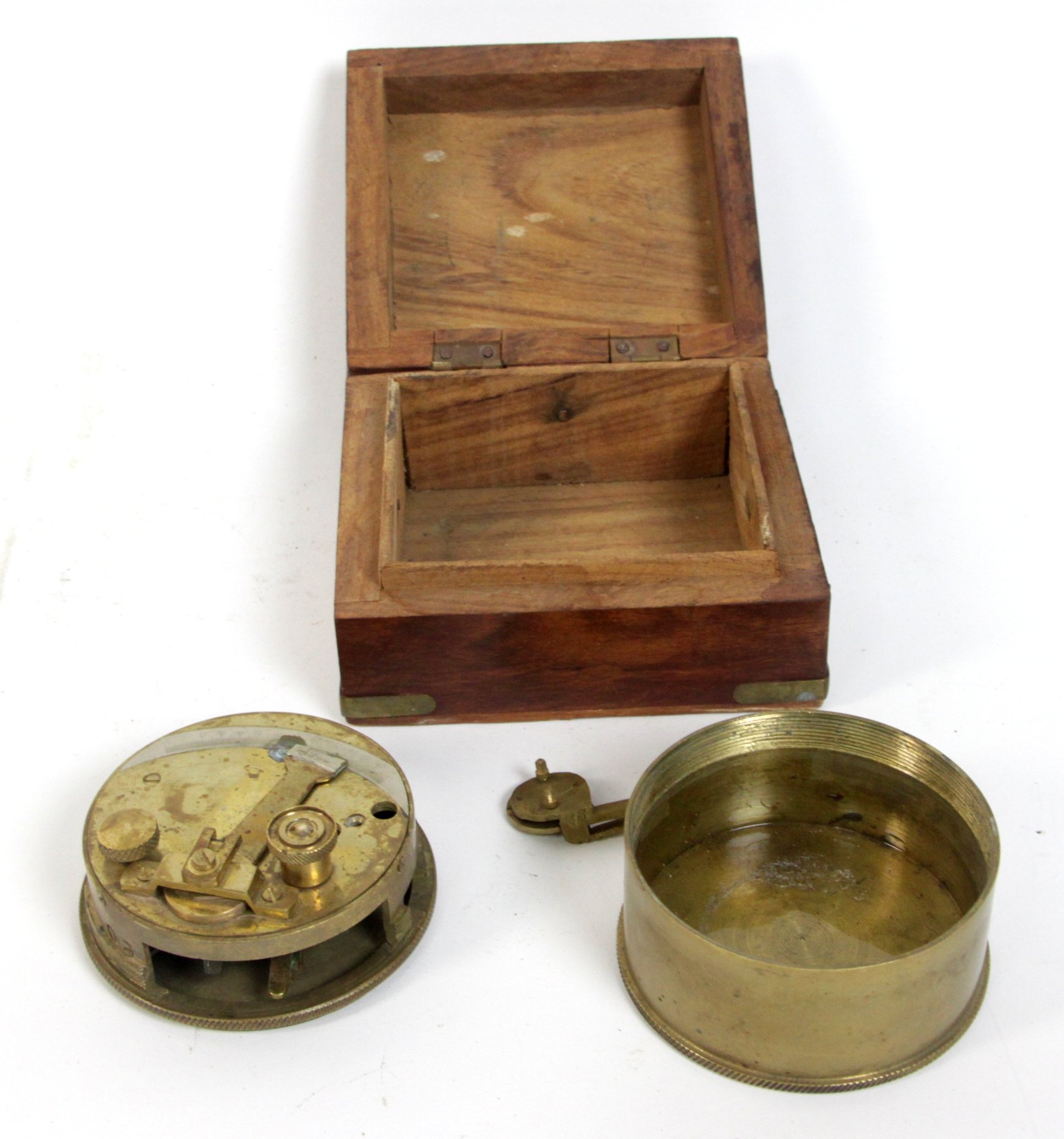 Appraisal: A Stanley brass box pocket sextant with swing filter arm