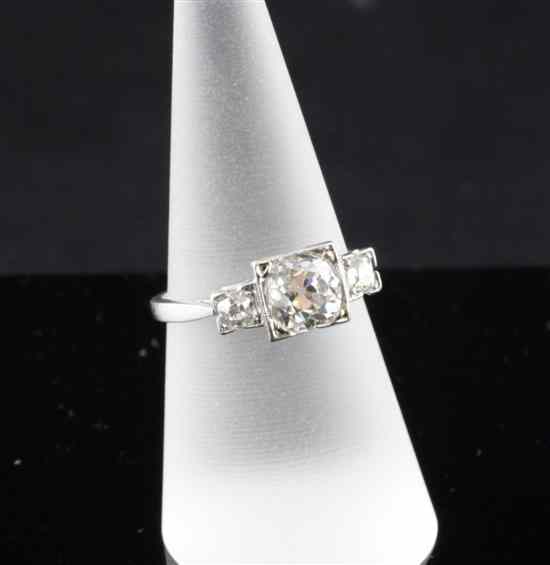 Appraisal: A platinum set three stone diamond ring the central brilliant