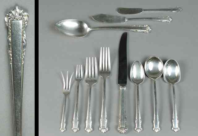 Appraisal: PIECE LUNT STERLING SILVER FLATWARE SET in the ''English Shell''