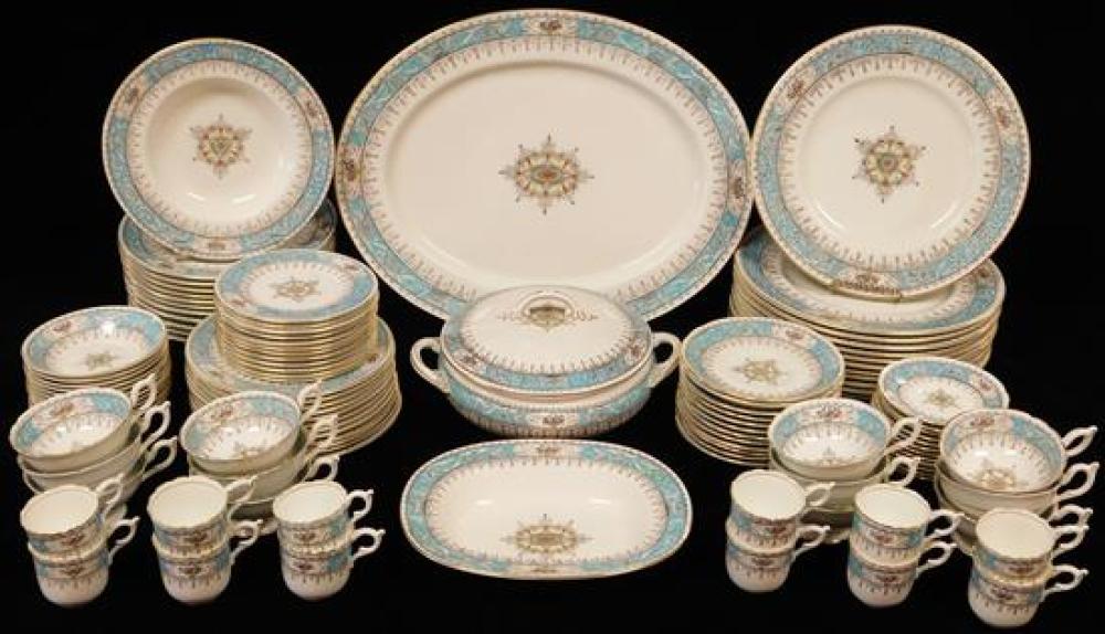 Appraisal: CHINA Coalport England dinnerware service for twelve Montreal pattern no