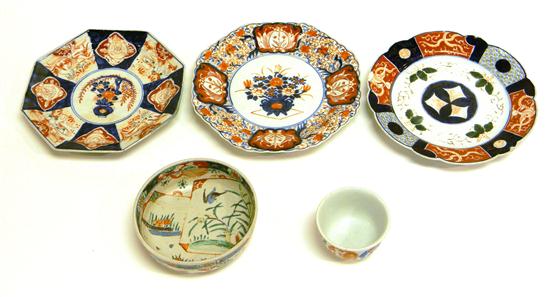 Appraisal: Five pieces of Japanese Imari porcelain late th early th