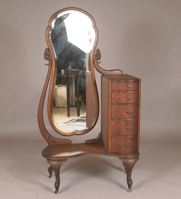 Appraisal: Vintage quarter sawn oak Deco vanity dresser with tall side