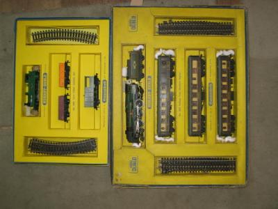 Appraisal: A Hornby Dublo goods train set with R - -