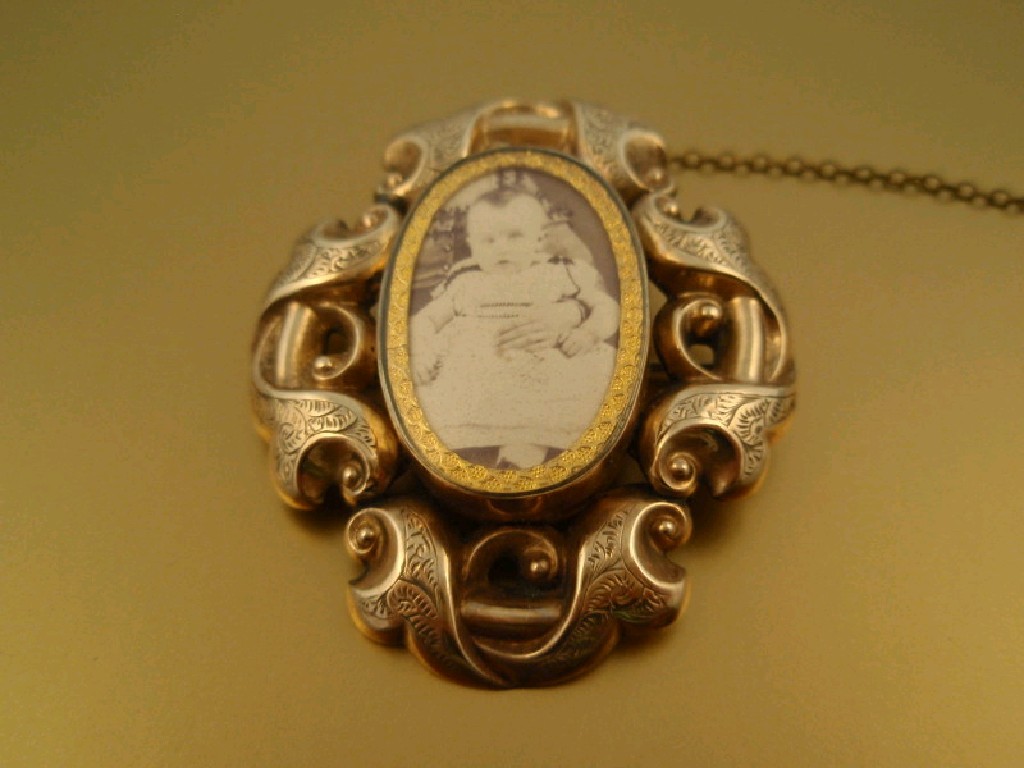 Appraisal: A rococo style Victorian memorial brooch with hair insert to