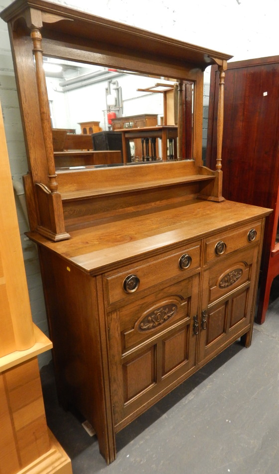 Appraisal: A late thC early thC oak sideboard the raised mirrored