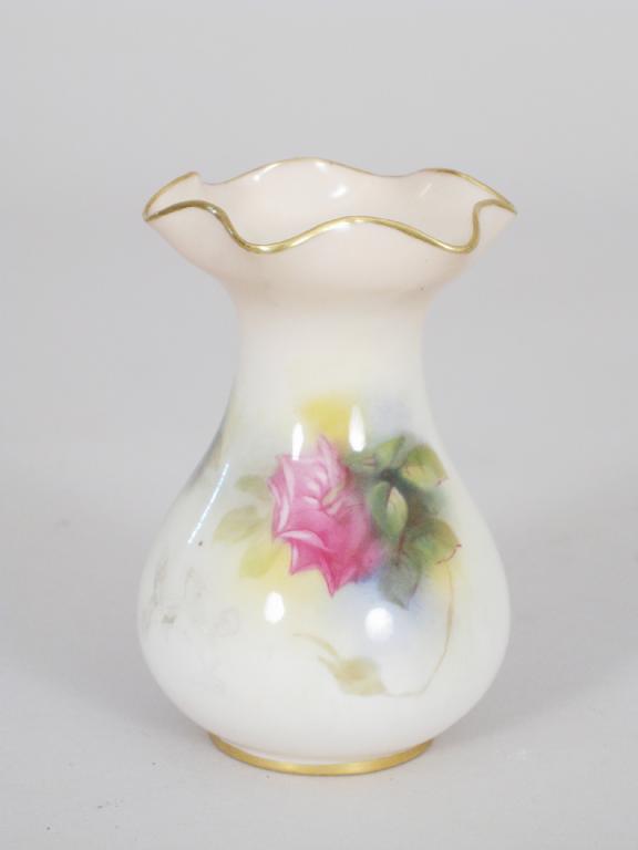 Appraisal: A Royal Worcester handkerchief Vase painted pink roses signed M