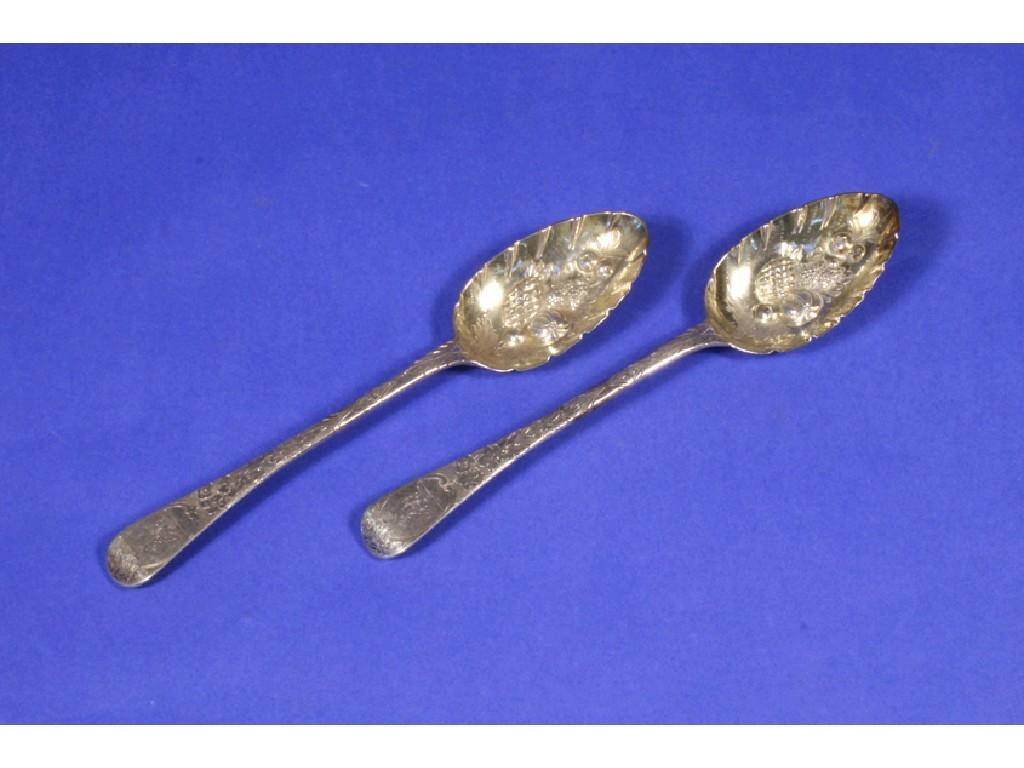 Appraisal: A PAIR OF GEORGE III BERRY SPOONS of Old English