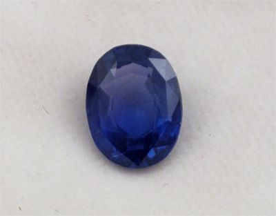 Appraisal: An unset oval shaped sapphire ct