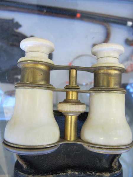 Appraisal: PAIR OF TH CENTURY IVORY CASED OPERA GLASSES