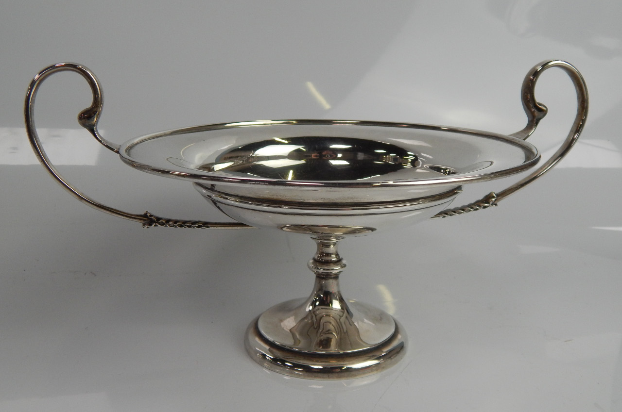 Appraisal: An Edwardian silver comport of plain circular compressed urn shaped