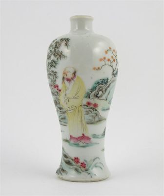 Appraisal: A small Chinese famille rose meiping delicately painted with a