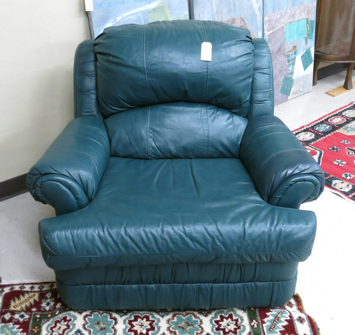 Appraisal: A CONTEMPORARY GREEN LEATHER EASY CHAIR Silver Oaks Inc New