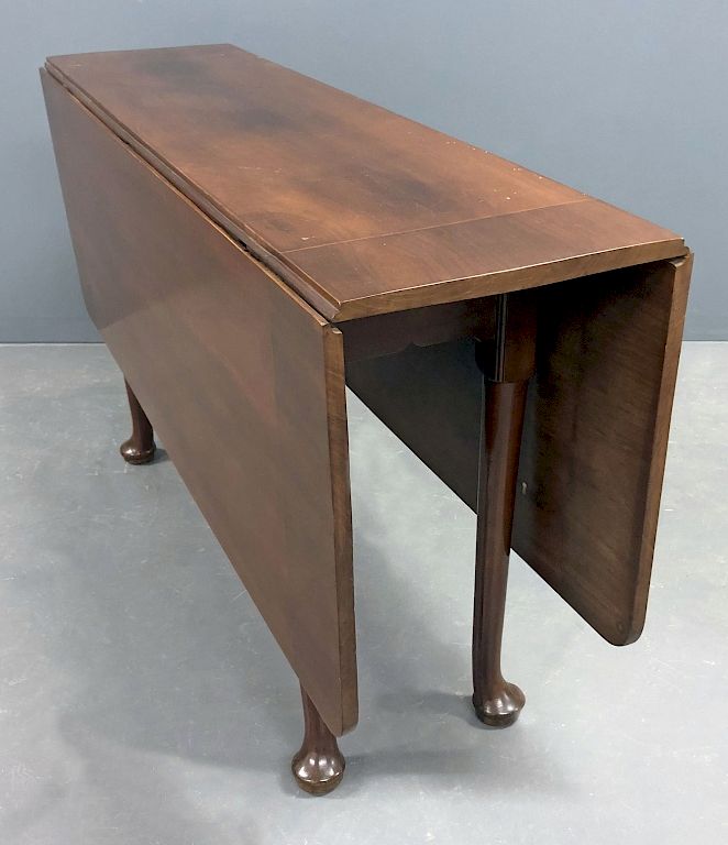 Appraisal: Pennsylvania Queen Anne Mahogany Drop Leaf Table Pennsylvania Queen Anne