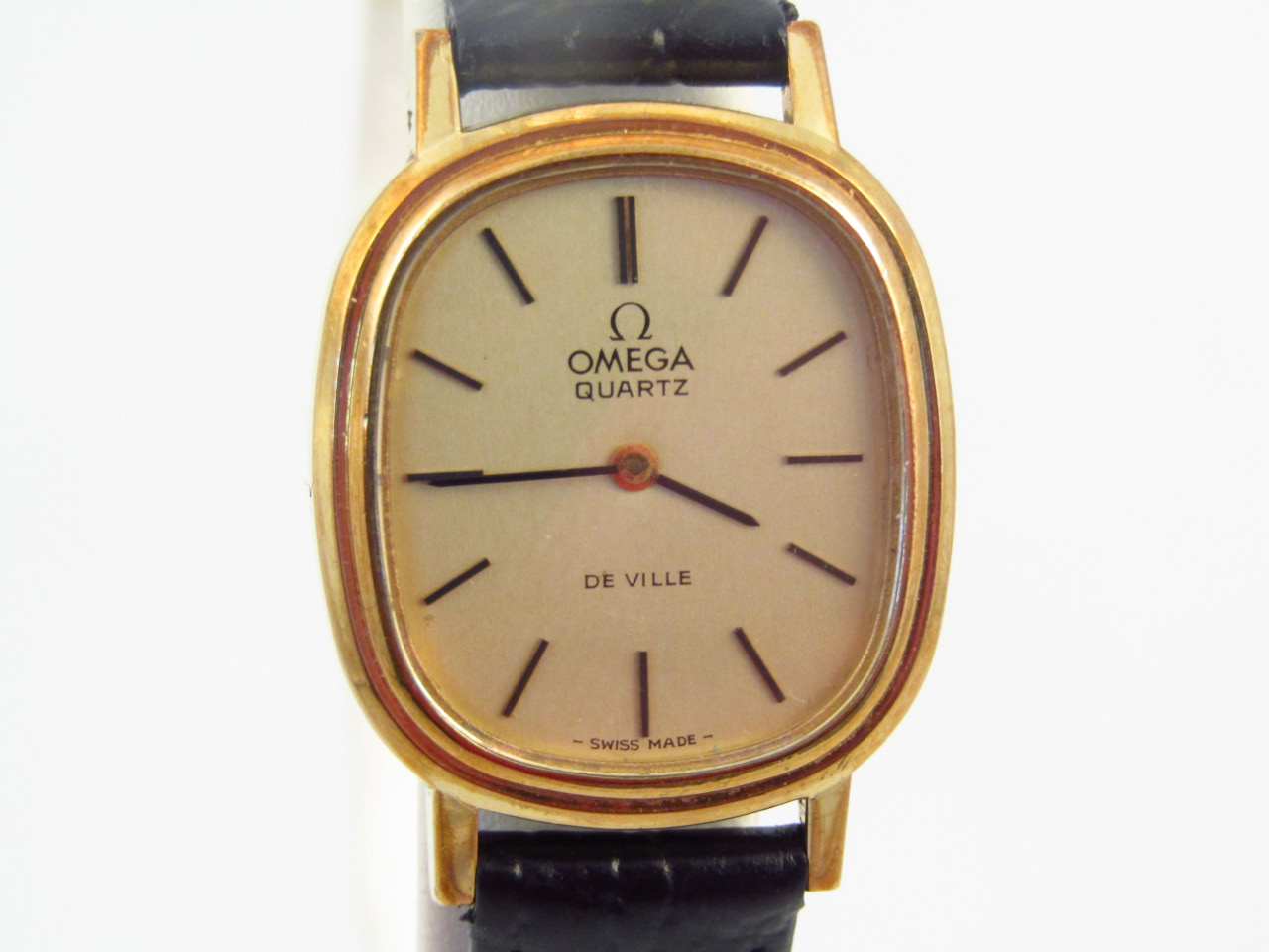 Appraisal: A thC ladies Omega quartz De Ville wristwatch the oval