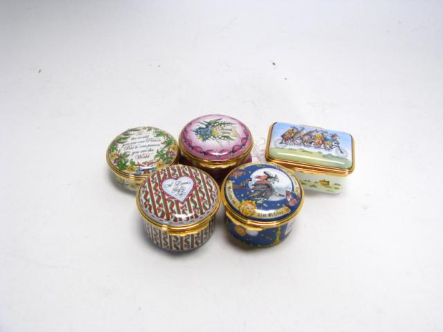 Appraisal: Group of five Halcyon Days boxes in various colors and