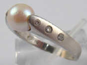 Appraisal: A white metal tests carat gold cultured pearl and diamond