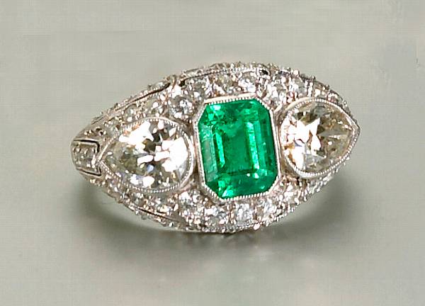 Appraisal: An art deco emerald diamond and platinum ring centering an