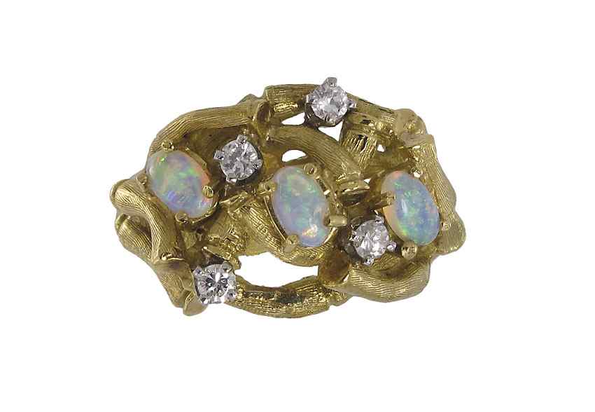 Appraisal: K BAMBOO MOTIF OPAL DIAMOND RING K yellow gold ring