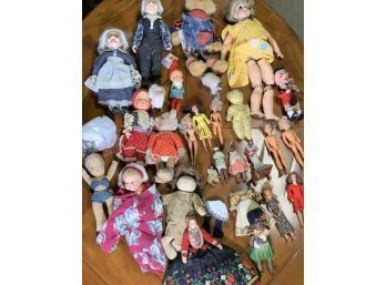 Appraisal: A large assembled lot of various vintage dolls doll parts