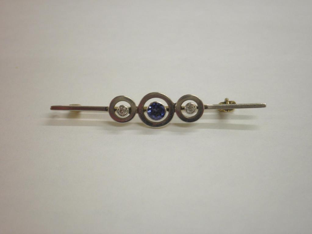 Appraisal: An Art Deco bar brooch of central round sapphire flanked