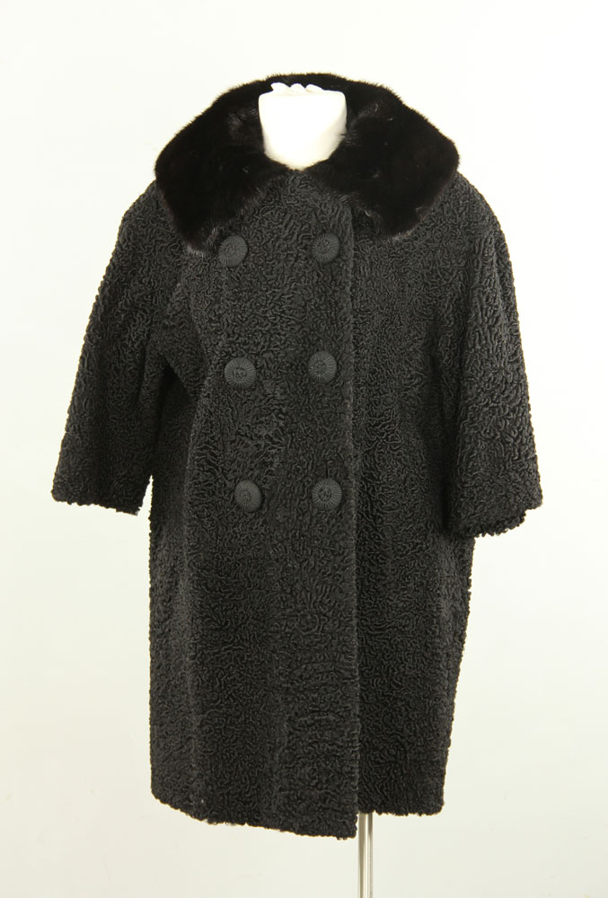 Appraisal: - Sam Siegal Black Lamb Coat Sam Siegal black full