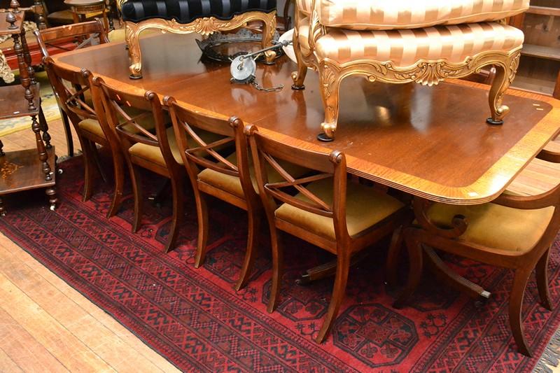 Appraisal: A REGENCY STYLE EXTENSION TABLE WITH A SATIN WOOD FINISH