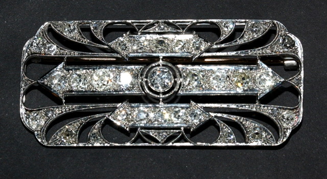 Appraisal: A DIAMOND SET ART DECO STYLE BROOCH set with Old