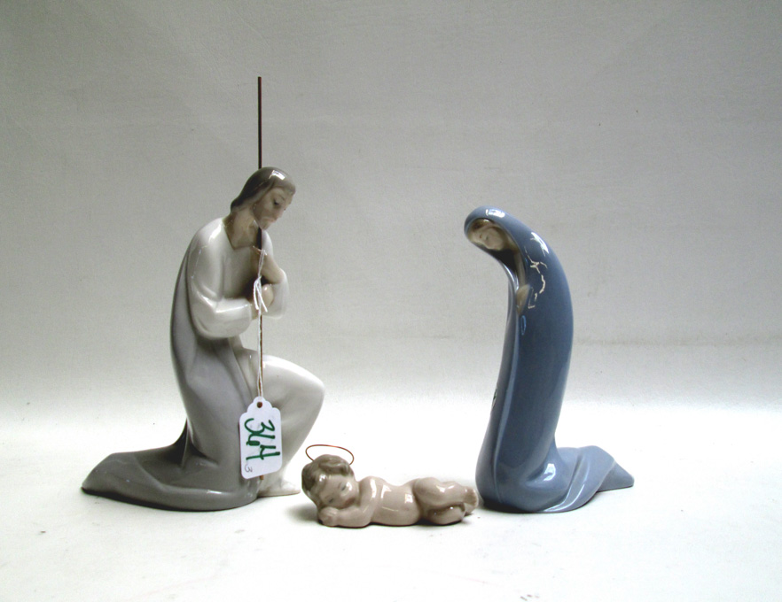 Appraisal: THREE PIECE PORCELAIN LLADRO NATIVITY SET by sculptor Fulgencio Garcia