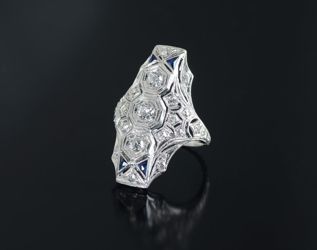 Appraisal: PLATINUM DIAMOND FILIGREE RING Three old European round cut diamonds