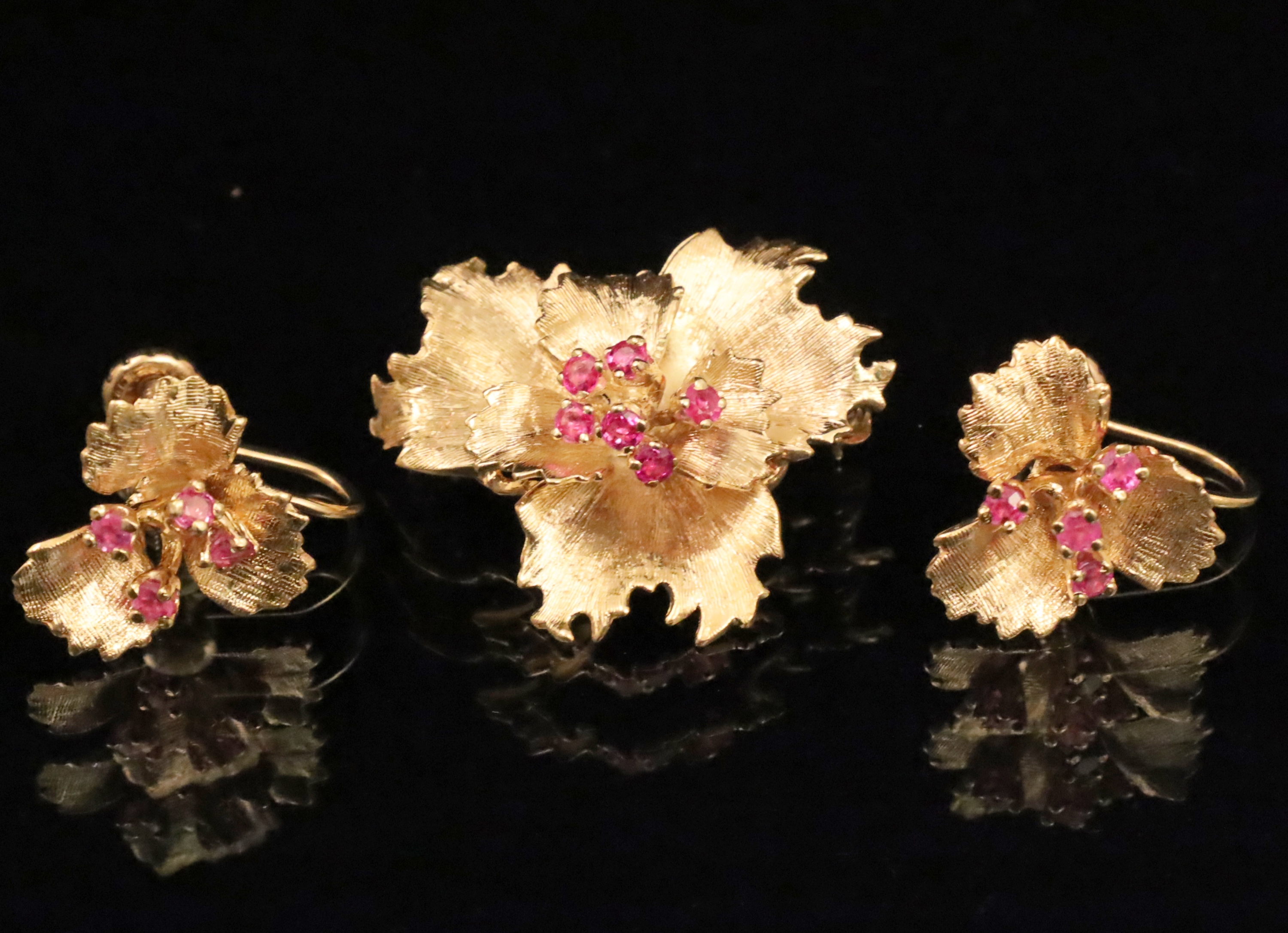 Appraisal: PC K YG RUBY LEAF FORM BROOCH W EARRINGS Three