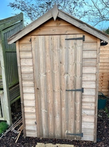 Appraisal: An Apex garden shed Sale Note Buyer to dismantle and