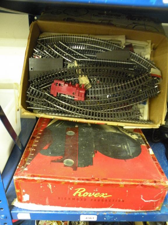 Appraisal: A Rovex gauge model electric train set complete with engine