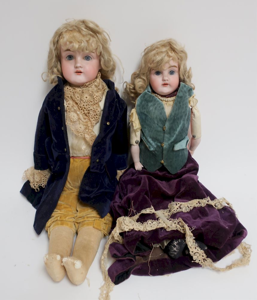 Appraisal: French Fashion Dolls Dressed as George and Martha Washington Bisque