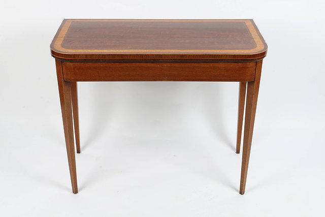 Appraisal: A TH CENTURY MAHOGANY BURR WALNUT CROSSBANDED FOLDOVER CARD TABLE