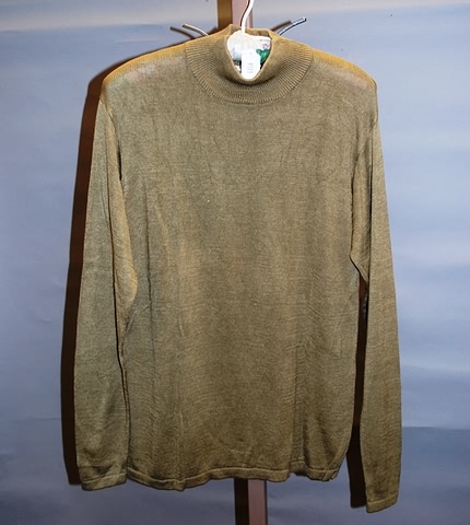 Appraisal: Sutton Studio green silk long sleeve mock turtleneck top Size