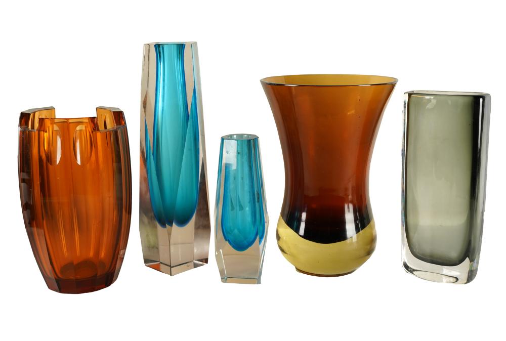 Appraisal: GROUP OF FIVE GLASS VASESeach unsigned comprising one amber and