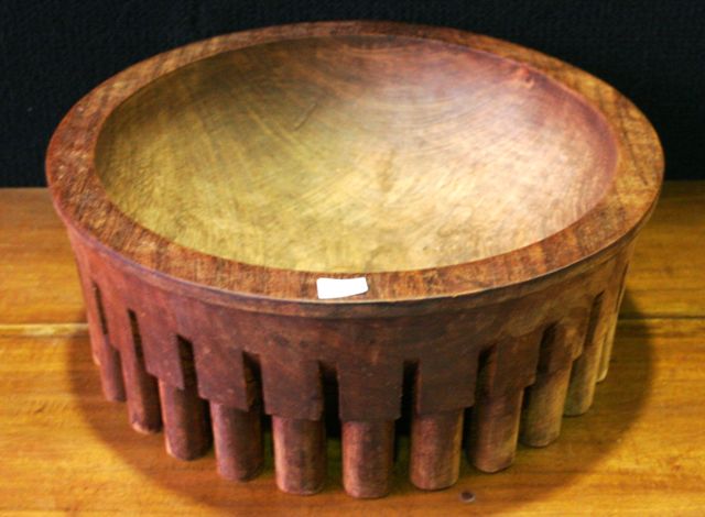 Appraisal: A carved mixing bowl cms wide