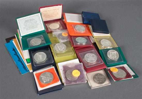 Appraisal: Israel Sixteen Hanukka commemorative coins - most in original plastic