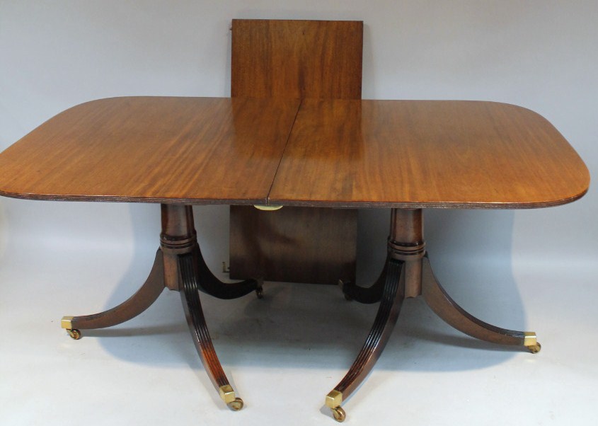 Appraisal: A mahogany twin pedestal extending dining table the rounded top