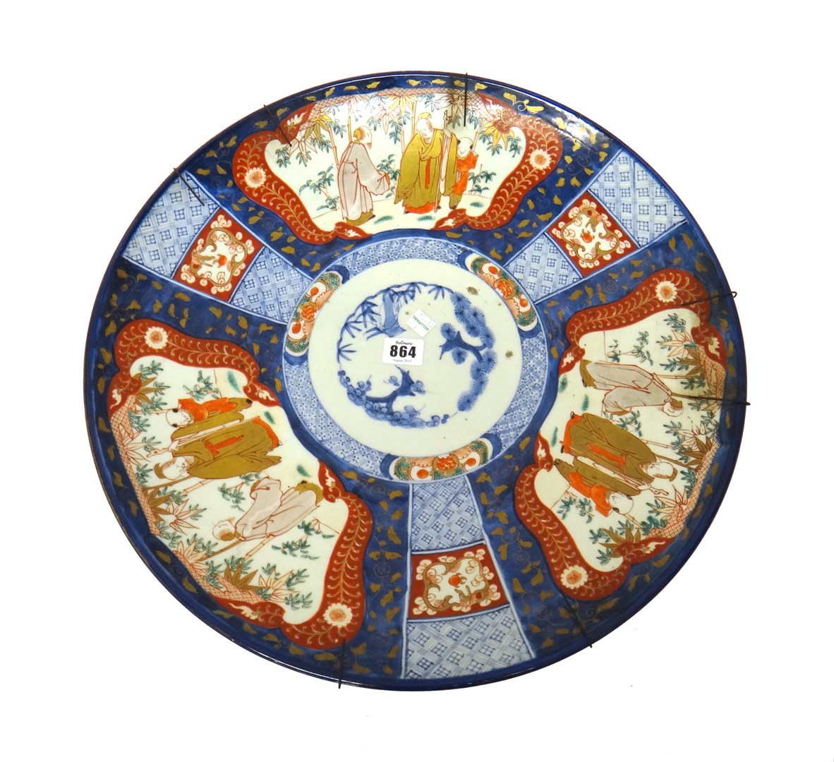 Appraisal: A large Japanese Imari dish Meiji period painted in the