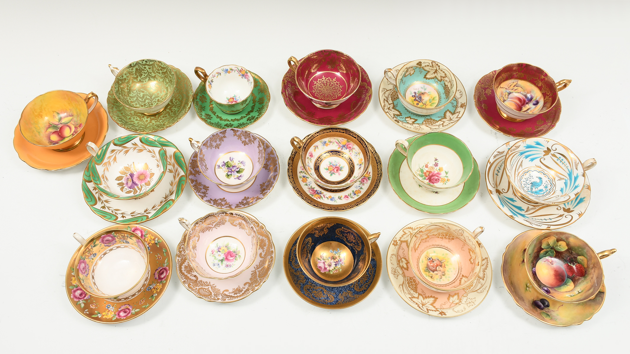 Appraisal: PC PARAGON ROYAL CHELSEA TEACUPS SAUCERS A collection of sets