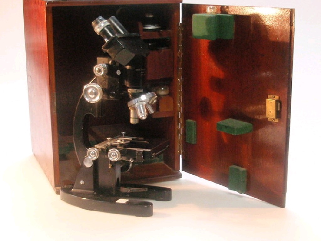 Appraisal: A mahogany cased binocular microscope by Cooke Troughton Simms patent