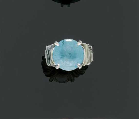 Appraisal: AQUAMARINE AND GOLD RING White gold g Very decorative irregularly