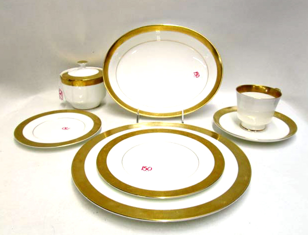 Appraisal: PIECE MIKASA CHINA SET in the Harrow pattern comprised of